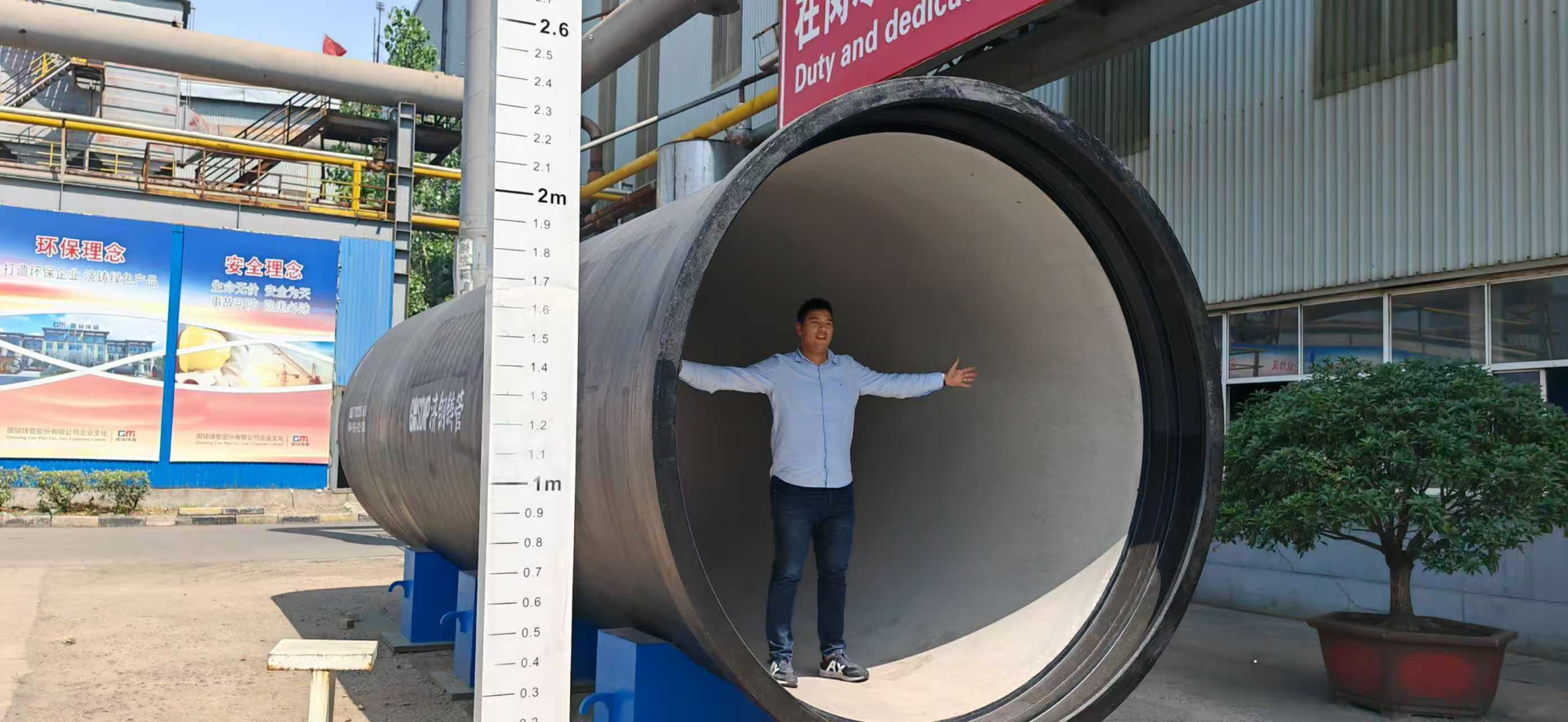 Los clientes de los EAU visitan la fábrica
